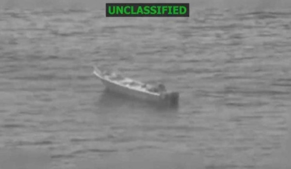مقتل شخصين في ضربة أمريكية على قارب يشتب...