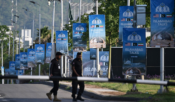 عراقجي يعود إلى باكستان وواشنطن تشدد الح...