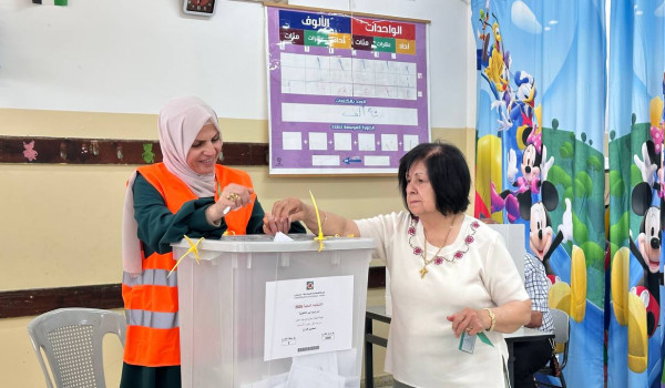 الشعب الفلسطيني ينحاز لخيار الديمقراطية:...