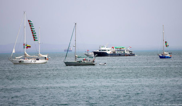 أسطول الصمود العالمي يستعد للإبحار من إي...