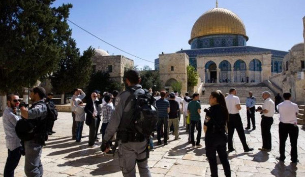 77 مستوطناً يقتحمون المسجد الأقصى بحماية...