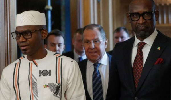 مالي في عين العاصفة: مقتل وزير الدفاع في...