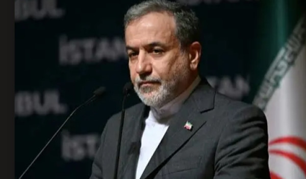 عراقجي يعود إلى إسلام آباد بعد محطة مسقط...