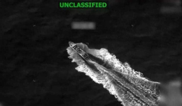 مقتل 3 أشخاص بضربة أمريكية لقارب يشتبه ب...