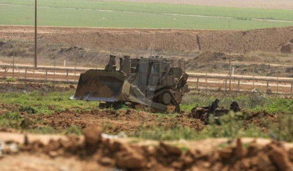 الاحتلال يواصل تجريف الأراضي الزراعية في...