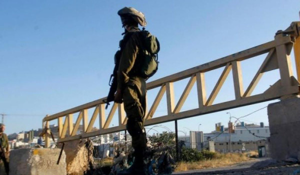 الاحتلال يواصل إغلاق مداخل طرق في حوسان ...