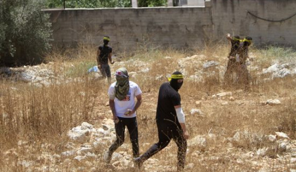 إصابة مواطن ونجله باعتداء مستعمرين عليهم...