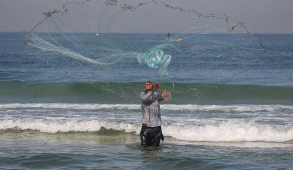 إصابة صياد فلسطيني بنيران إسرائيلية جنوب...