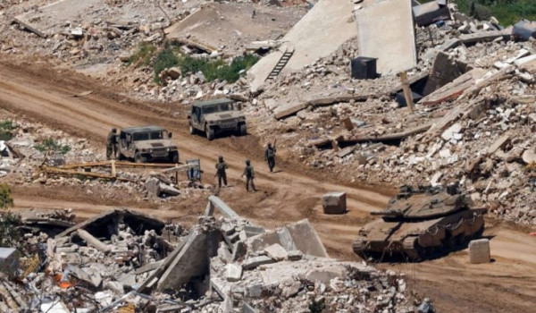 اشتعال النيران في مركبة إثر سقوط مسيرة ف...