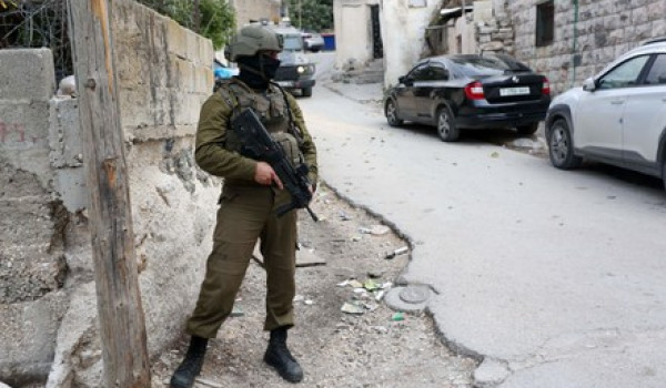 الاحتلال يهدم محلا تجاريا قرب كفل حارس ش...