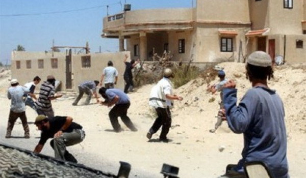 مستعمرون يهاجمون المواطنين في بيت عينون ...
