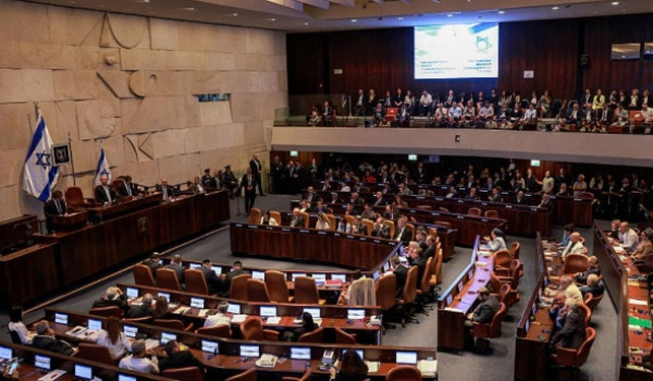 بوابة لضم الضفة.. الكنيست يصادق بالقراءة...