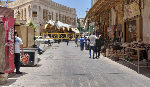 الاحتلال ينصب بوابة حديدية وبرجا عسكريا ...