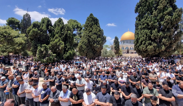 70 ألفا يؤدون صلاة الجمعة في المسجد الأق...