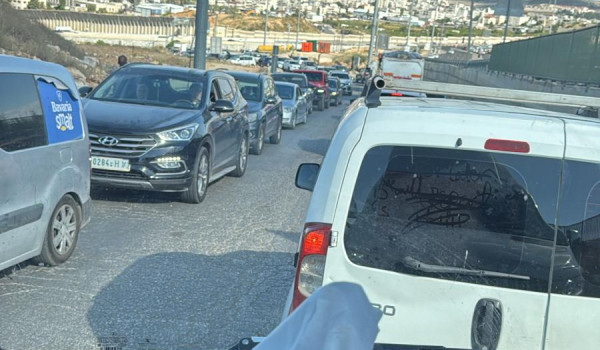 الاحتلال ينصب حاجزاً عسكرياً في منطقة 