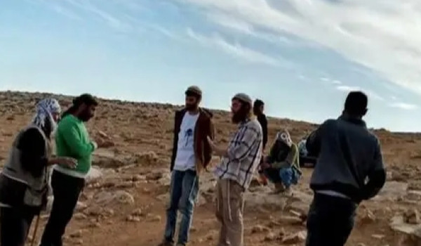 مستعمرون يقتحمون تجمع 