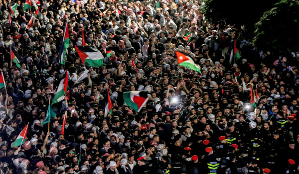 220 كاهنا يطالبون الأساقفة الإيطاليين بد...