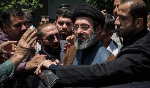 المرشد الايراني: القواعد الأميركية لن تب...