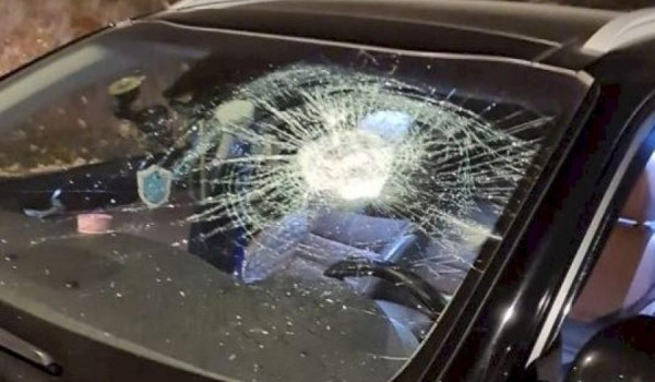 مستوطنون يُهاجمون مركبات المواطنين جنوب ...