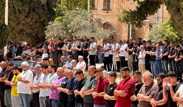 65 ألفا يؤدون الجمعة في المسجد الأقصى...