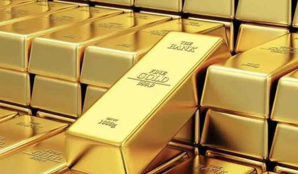 الذهب يهبط بنحو 3%