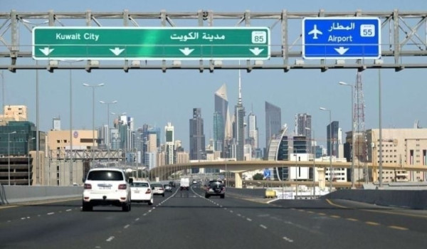 قصف إيراني لمناطق قرب مطار الكويت وفي ال...