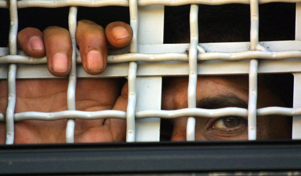 تقرير: تفاقم معاناة أسرى سجن 