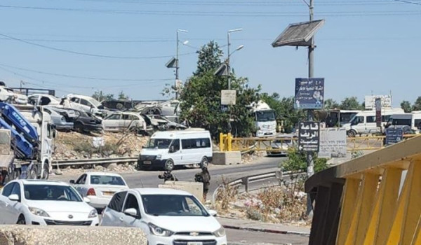 الاحتلال يغلق مدخل بلدة عناتا شرق القدس...