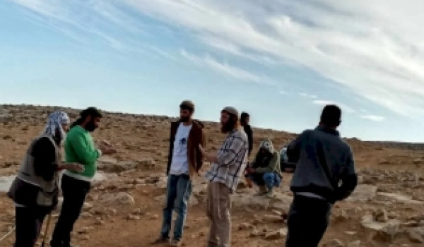 مستعمرون يعتدون على مزارعين في سنجل ويخر...