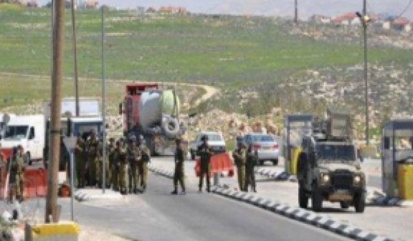 الاحتلال يغلق حاجز جبع شمال القدس ويتسبب...