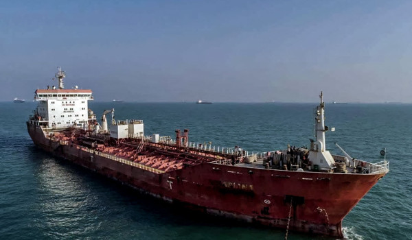 التلفزيون الإيراني: ناقلات وسفن بضائع تت...