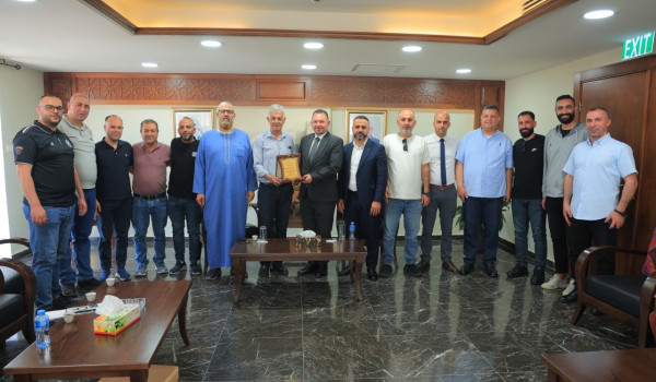 وفد من فعاليات مخيم عايدة يبحث سبل التعا...