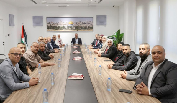 الشيخ يبحث مع رؤساء المجالس البلدية في د...