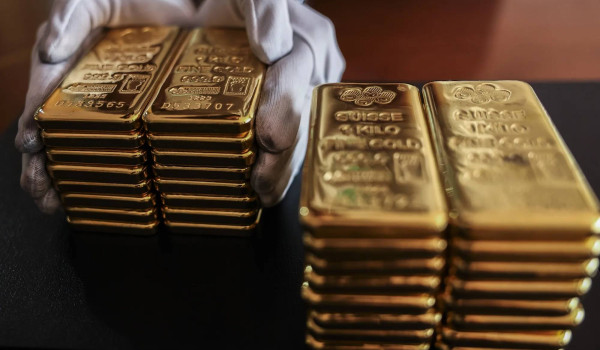 تراجع حاد في أسعار الذهب بأكثر من 3% وسط...