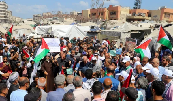 سياسيون وكتاب يطالبون حماس بالتراجع عن و...