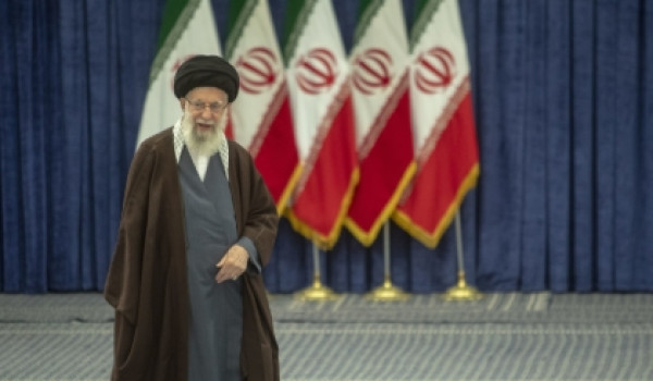 إيران تنشر مشاهد جديدة لخامنئي استعدادًا...