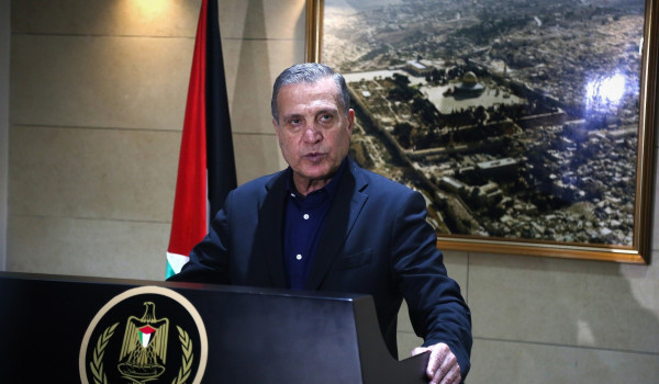 أبو ردينة: إرهاب المستوطنين في الضفة وحر...