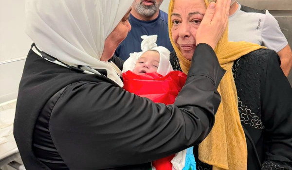 ارتقاء رضيع بعد تأخر مروره على حاجز إسرا...