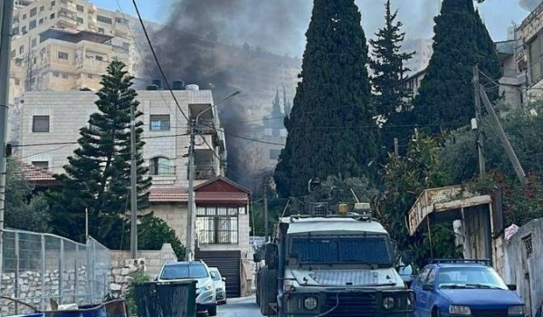 الاحتلال يفجر منزلاً في نابلس بعد محاصرت...
