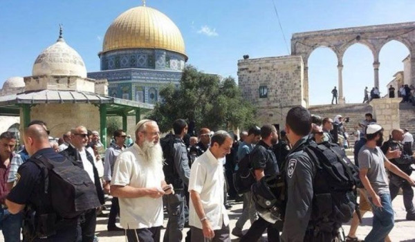 112 مستعمرا يقتحمون المسجد الأقصى...