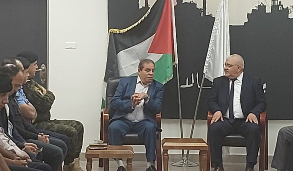 برئاسة المحافظ : وفد قيادة الاجهزة الامن...