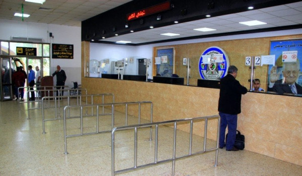 تشويش على حركة السفر عبر معبر الكرامة بس...