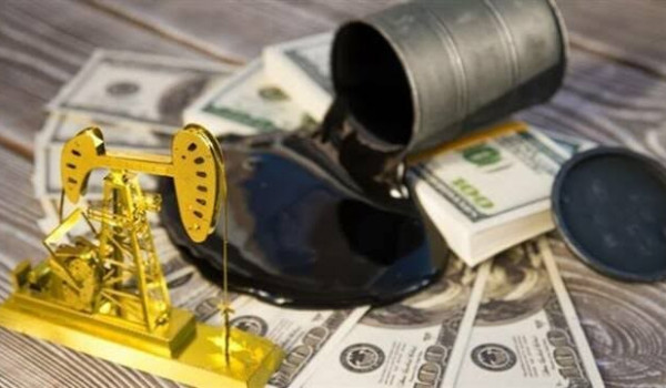 النفط يقفز والدولار يرتفع والذهب يتراجع...