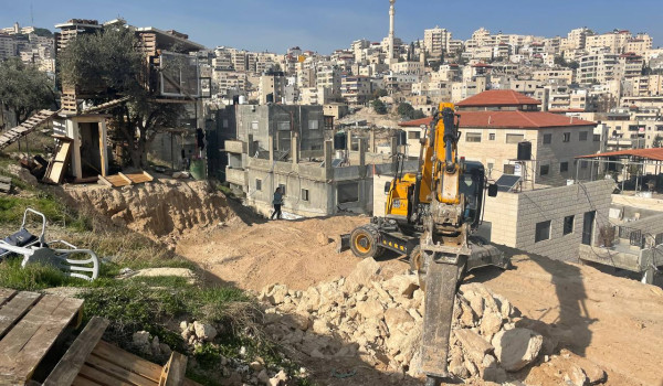 الاحتلال يجبر مقدسيا على هدم منزله في بل...