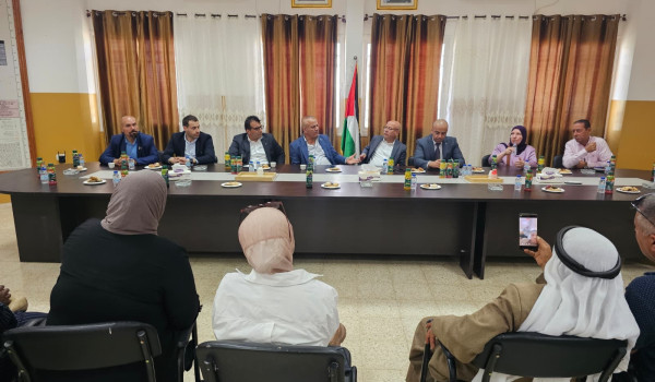أبو هولي يبحث في لقاء موسع بمخيم عقبة جب...