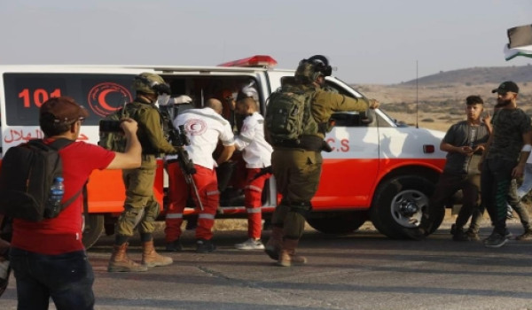 إصابة فلسطيني في اعتداء لمستوطنين بمسافر...