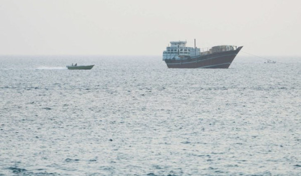 إيران تشدد على أن مضيق هرمز “خط أحمر” وت...