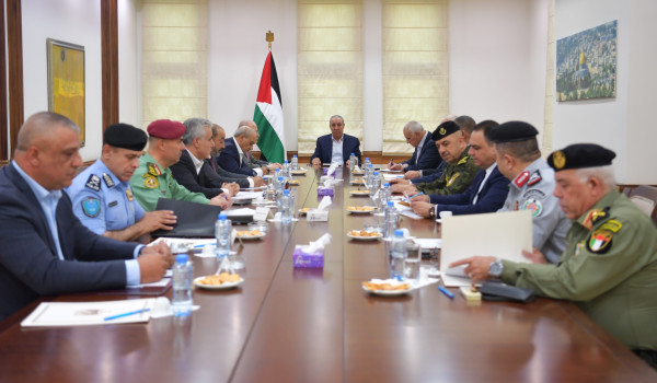 الشيخ يعقد اجتماعا مع قادة الأجهزة الأمن...