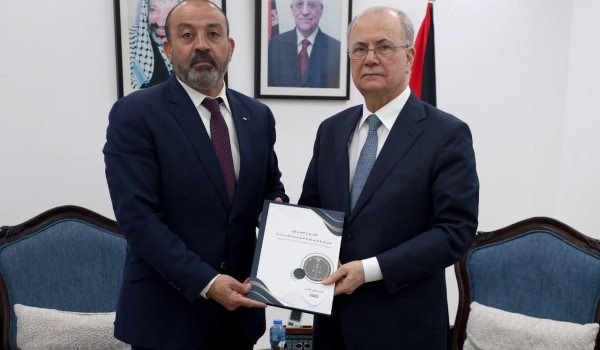 رئيس الوزراء يتسلم التقرير السنوي للنياب...