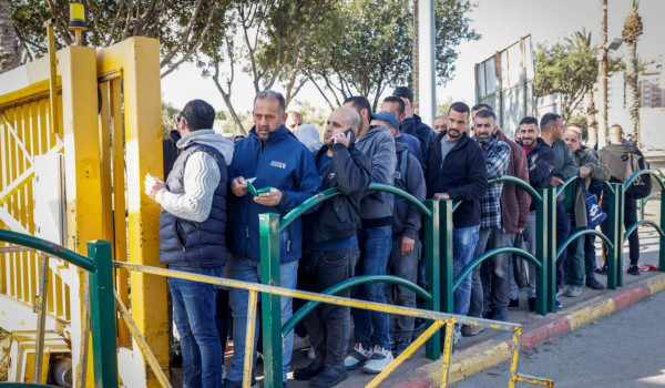 جيش الاحتلال: إعادة السماح للعمال الفلسط...